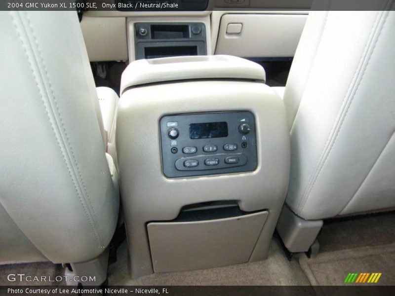 Onyx Black / Neutral/Shale 2004 GMC Yukon XL 1500 SLE