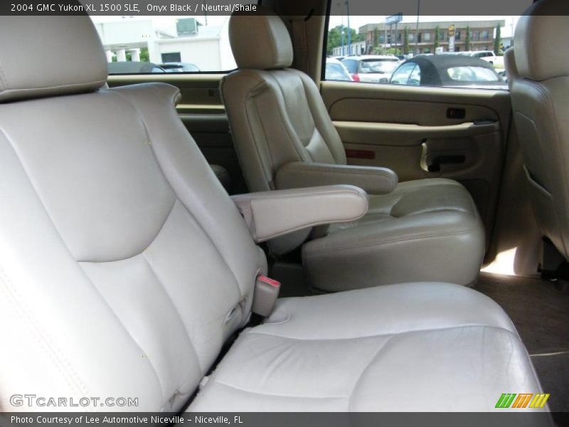 Onyx Black / Neutral/Shale 2004 GMC Yukon XL 1500 SLE