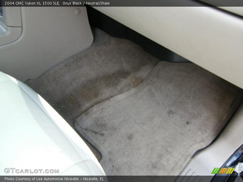 Onyx Black / Neutral/Shale 2004 GMC Yukon XL 1500 SLE