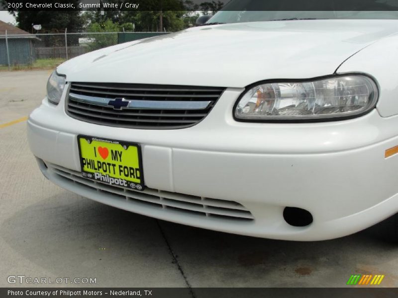 Summit White / Gray 2005 Chevrolet Classic