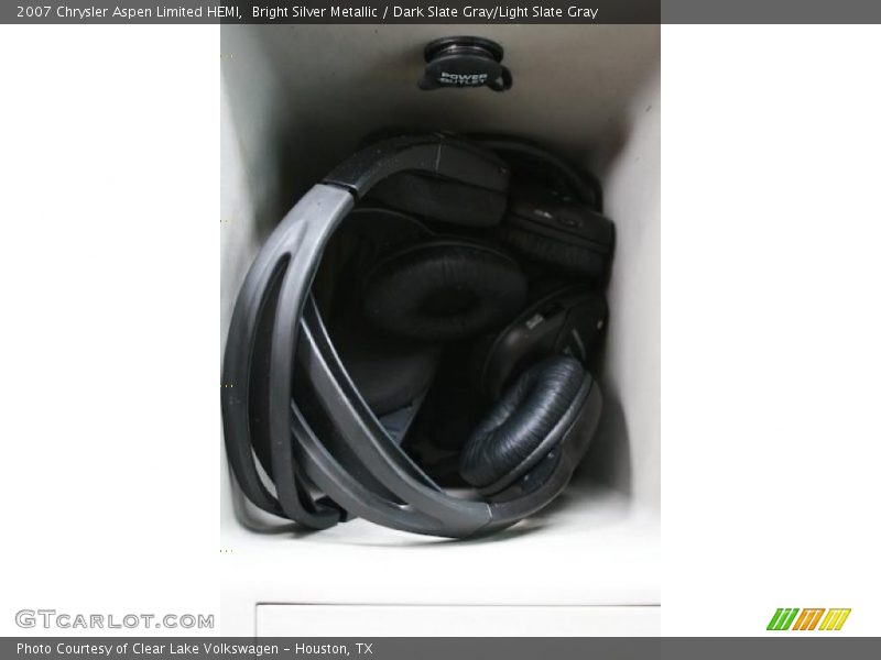 Bright Silver Metallic / Dark Slate Gray/Light Slate Gray 2007 Chrysler Aspen Limited HEMI
