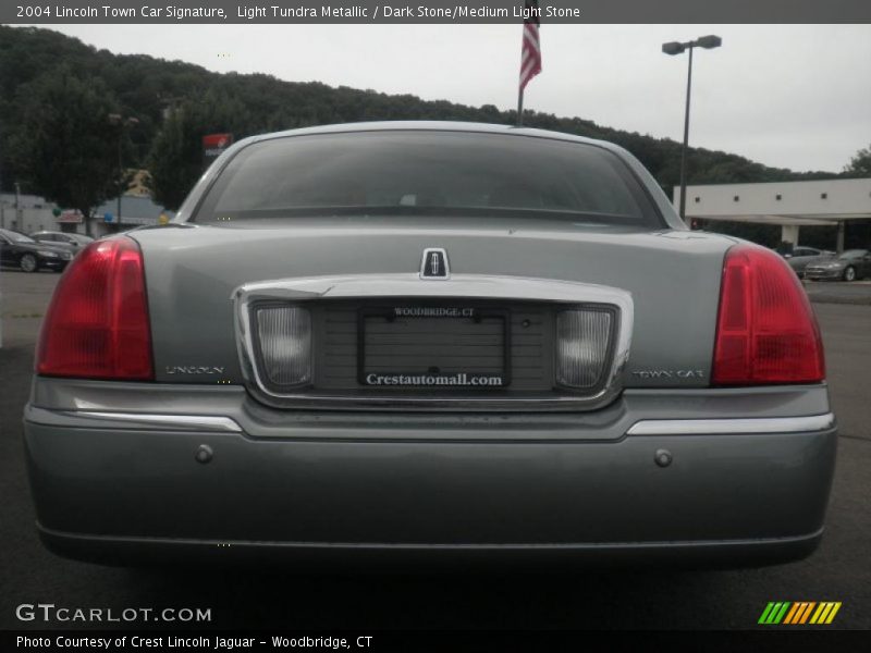 Light Tundra Metallic / Dark Stone/Medium Light Stone 2004 Lincoln Town Car Signature