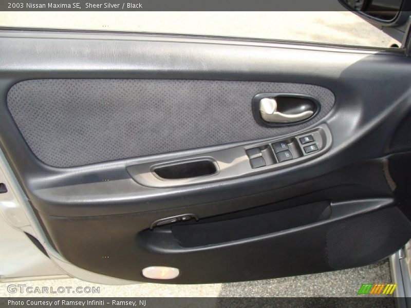Sheer Silver / Black 2003 Nissan Maxima SE