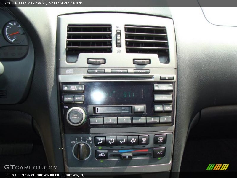 Sheer Silver / Black 2003 Nissan Maxima SE