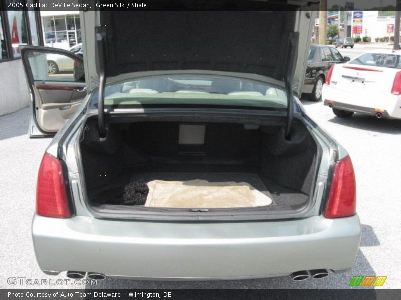 Green Silk / Shale 2005 Cadillac DeVille Sedan