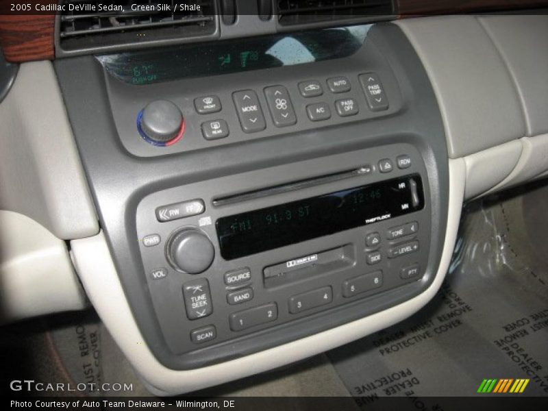 Green Silk / Shale 2005 Cadillac DeVille Sedan