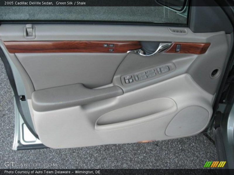 Green Silk / Shale 2005 Cadillac DeVille Sedan
