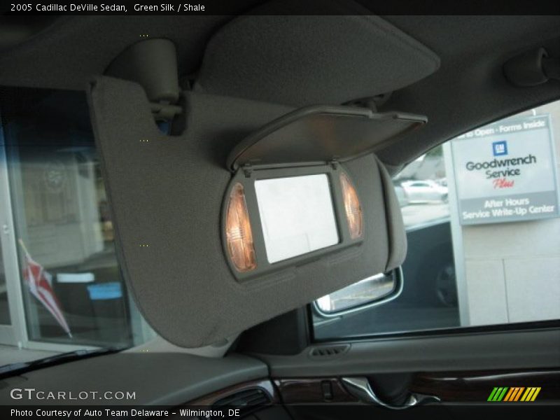 Green Silk / Shale 2005 Cadillac DeVille Sedan