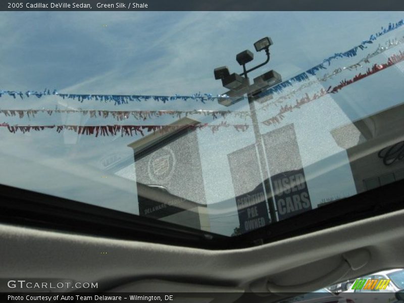 Green Silk / Shale 2005 Cadillac DeVille Sedan