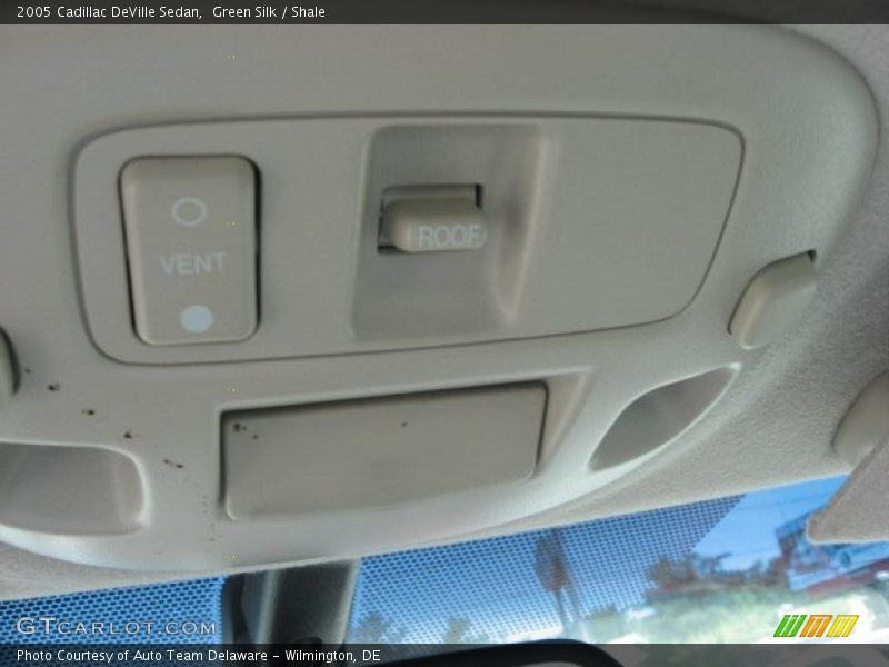 Green Silk / Shale 2005 Cadillac DeVille Sedan