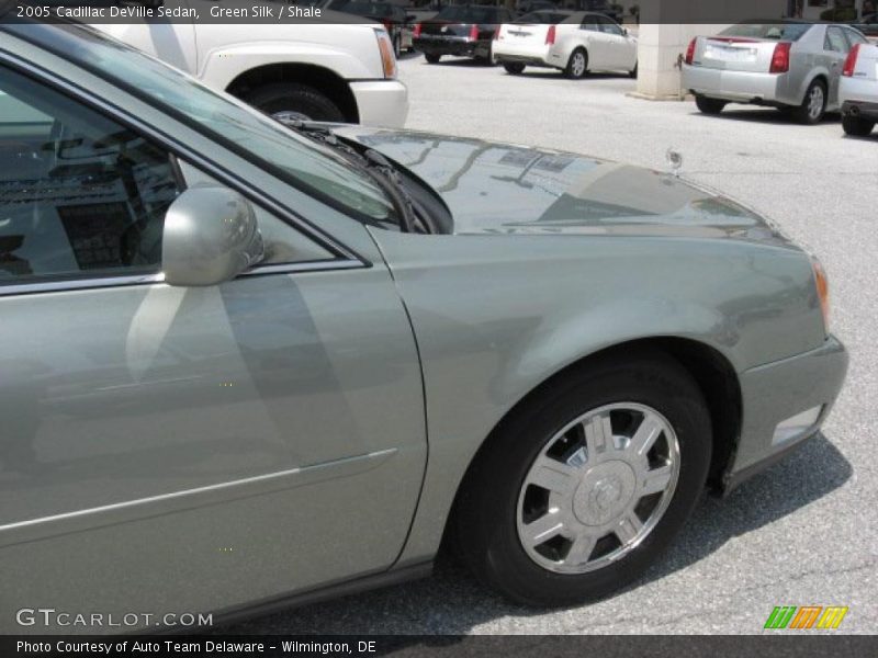 Green Silk / Shale 2005 Cadillac DeVille Sedan