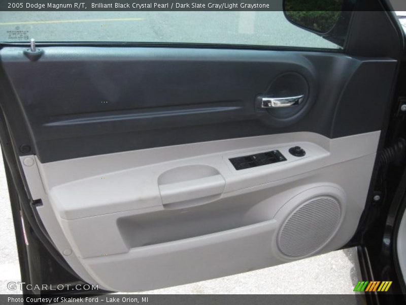 Brilliant Black Crystal Pearl / Dark Slate Gray/Light Graystone 2005 Dodge Magnum R/T