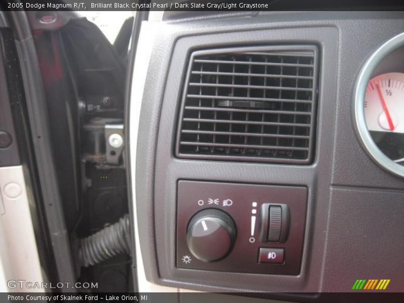 Brilliant Black Crystal Pearl / Dark Slate Gray/Light Graystone 2005 Dodge Magnum R/T