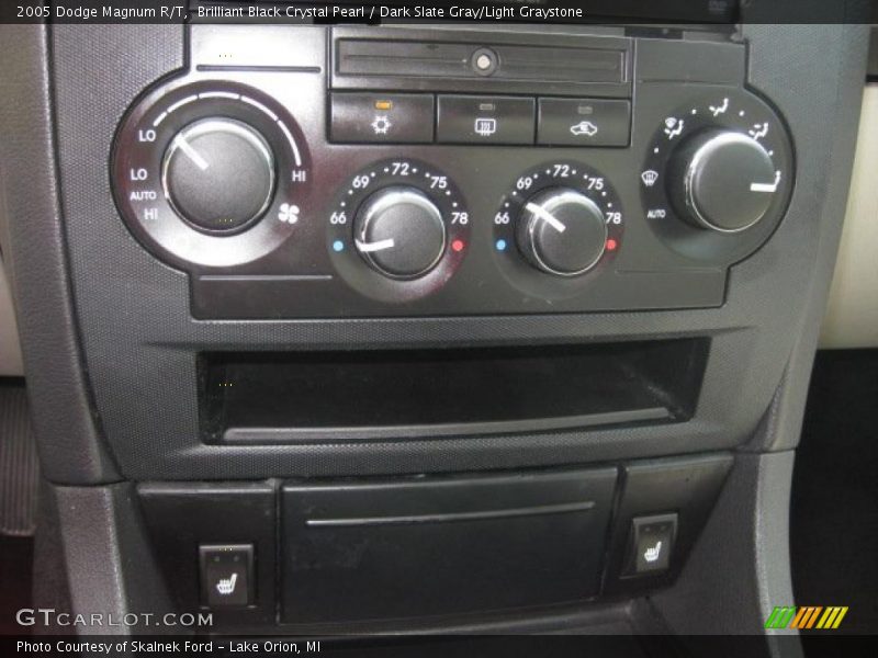 Brilliant Black Crystal Pearl / Dark Slate Gray/Light Graystone 2005 Dodge Magnum R/T