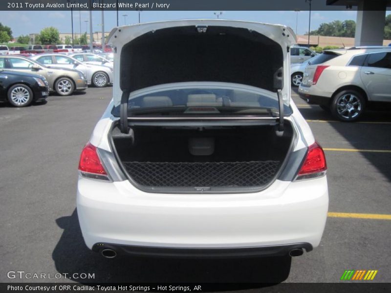 Blizzard White Pearl / Ivory 2011 Toyota Avalon Limited