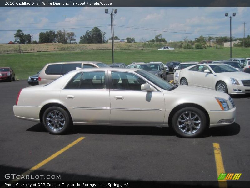 White Diamond Tri-coat / Shale/Cocoa 2010 Cadillac DTS