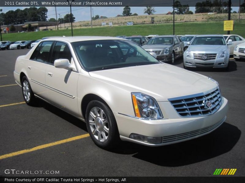 White Diamond Tricoat / Shale/Cocoa Accents 2011 Cadillac DTS