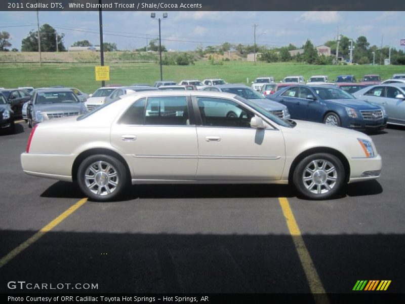 White Diamond Tricoat / Shale/Cocoa Accents 2011 Cadillac DTS