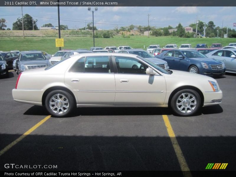 White Diamond Tricoat / Shale/Cocoa Accents 2011 Cadillac DTS