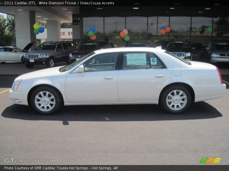 White Diamond Tricoat / Shale/Cocoa Accents 2011 Cadillac DTS