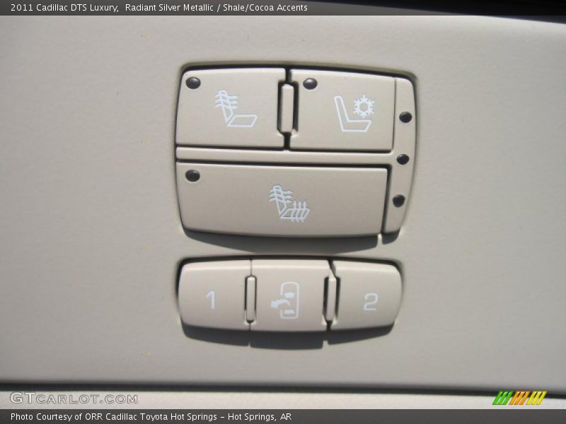 Radiant Silver Metallic / Shale/Cocoa Accents 2011 Cadillac DTS Luxury