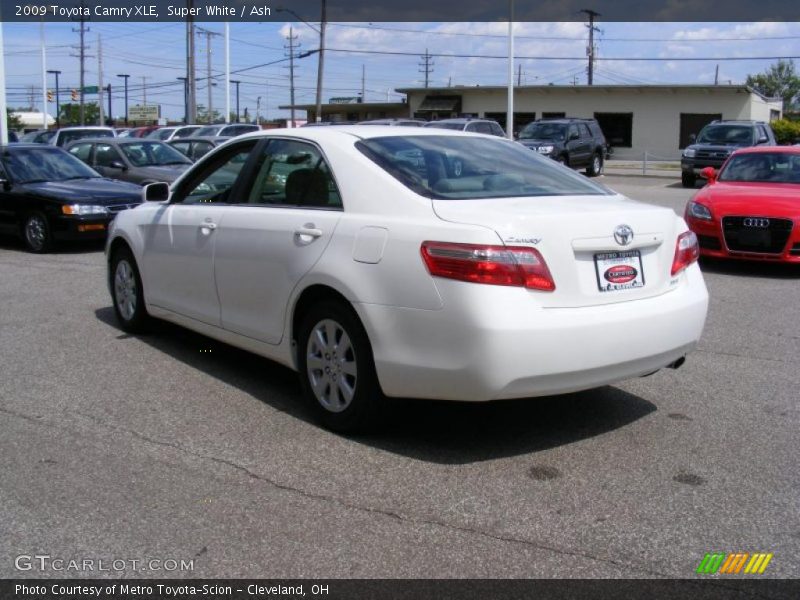 Super White / Ash 2009 Toyota Camry XLE