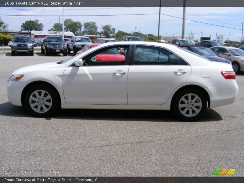 Super White / Ash 2009 Toyota Camry XLE