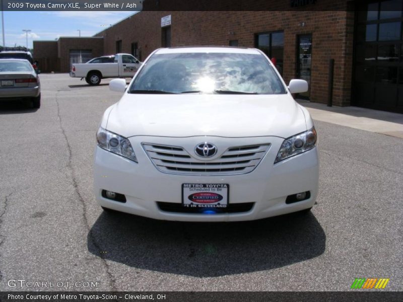 Super White / Ash 2009 Toyota Camry XLE