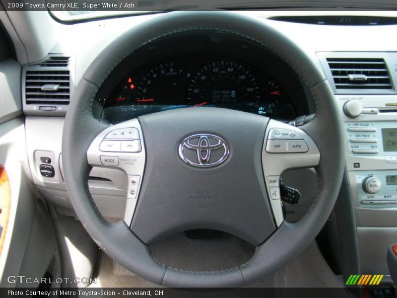Super White / Ash 2009 Toyota Camry XLE