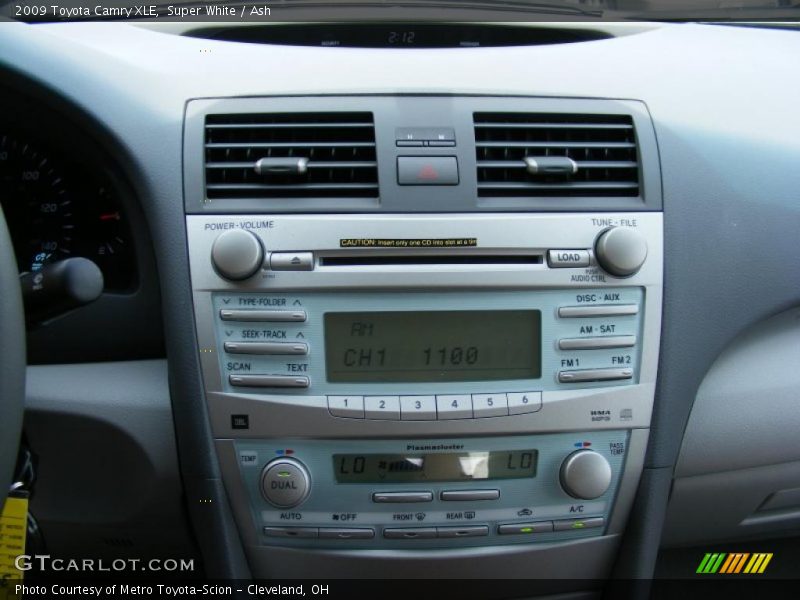 Super White / Ash 2009 Toyota Camry XLE