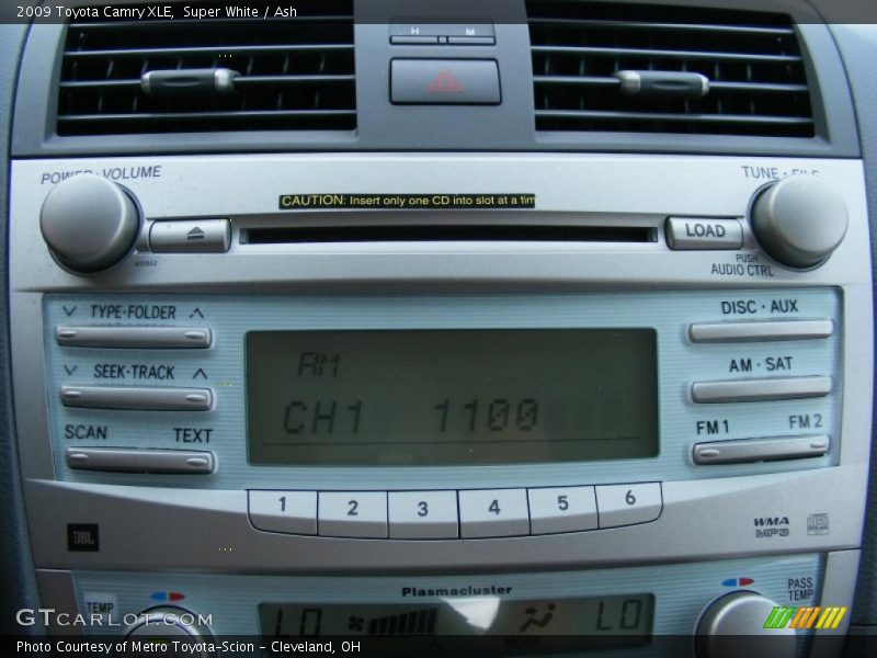 Super White / Ash 2009 Toyota Camry XLE