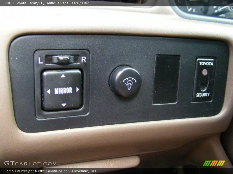 Antique Sage Pearl / Oak 2000 Toyota Camry LE