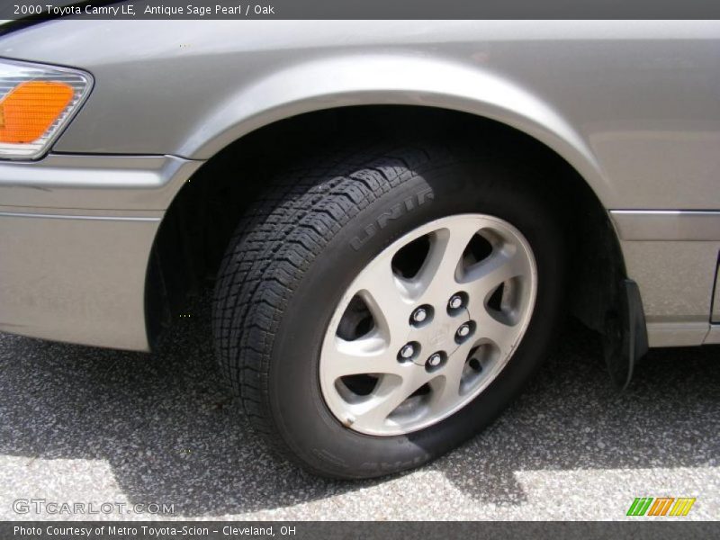 Antique Sage Pearl / Oak 2000 Toyota Camry LE