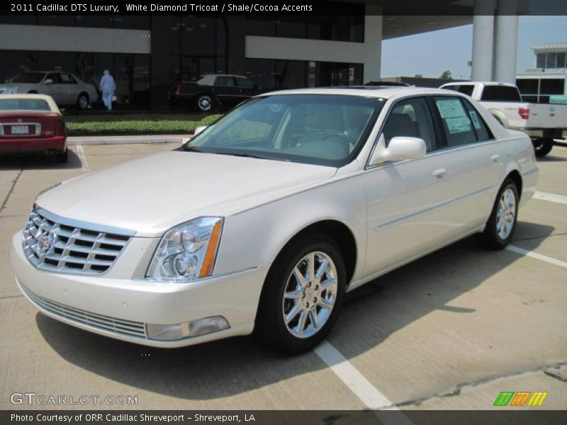 White Diamond Tricoat / Shale/Cocoa Accents 2011 Cadillac DTS Luxury