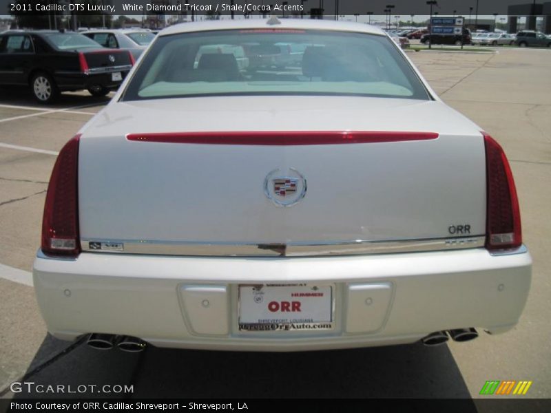 White Diamond Tricoat / Shale/Cocoa Accents 2011 Cadillac DTS Luxury