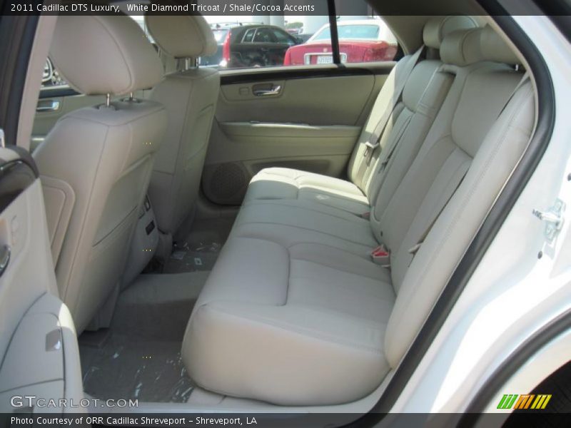 White Diamond Tricoat / Shale/Cocoa Accents 2011 Cadillac DTS Luxury