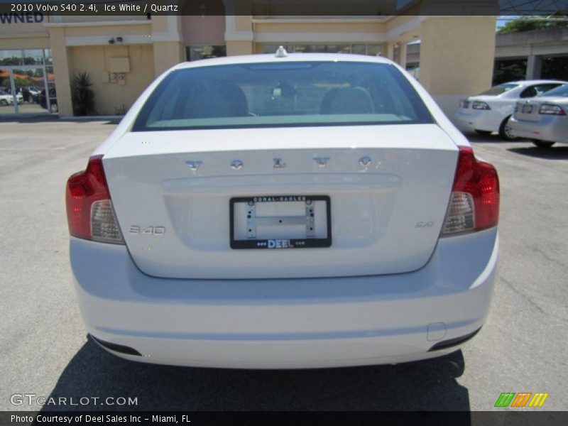 Ice White / Quartz 2010 Volvo S40 2.4i