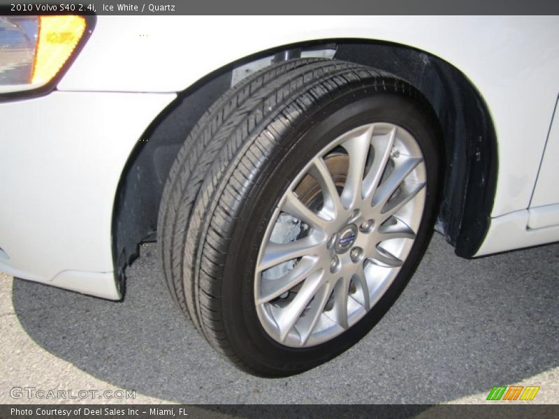Ice White / Quartz 2010 Volvo S40 2.4i