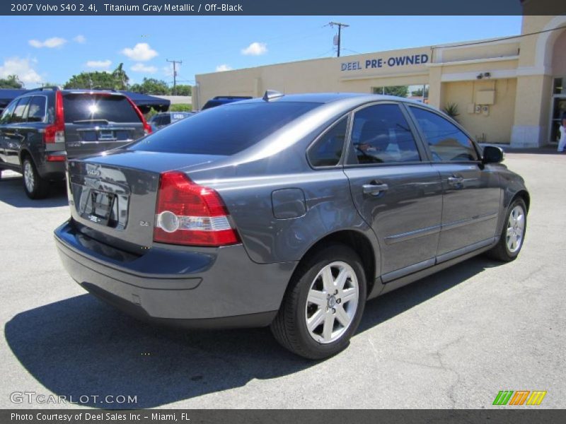 Titanium Gray Metallic / Off-Black 2007 Volvo S40 2.4i