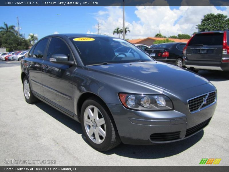 Titanium Gray Metallic / Off-Black 2007 Volvo S40 2.4i