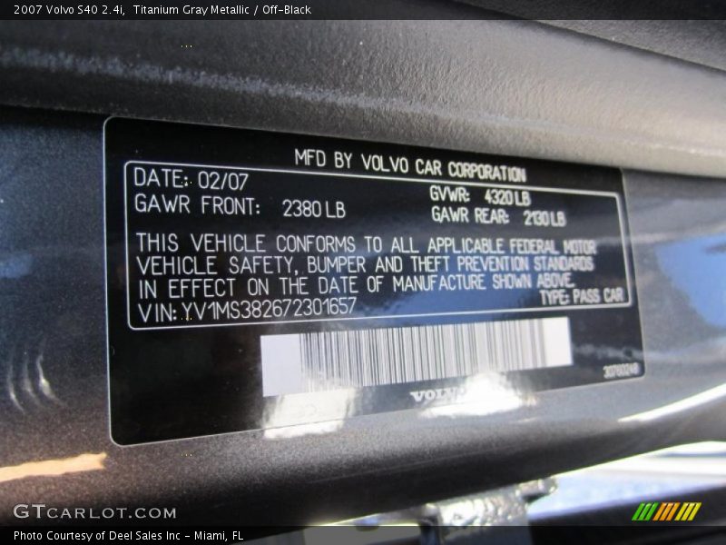 Titanium Gray Metallic / Off-Black 2007 Volvo S40 2.4i