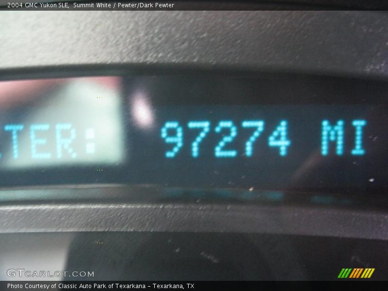 Summit White / Pewter/Dark Pewter 2004 GMC Yukon SLE