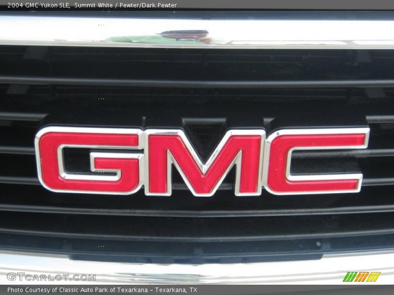 Summit White / Pewter/Dark Pewter 2004 GMC Yukon SLE