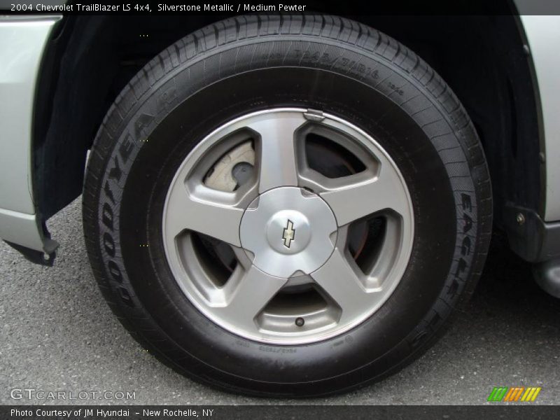 Silverstone Metallic / Medium Pewter 2004 Chevrolet TrailBlazer LS 4x4