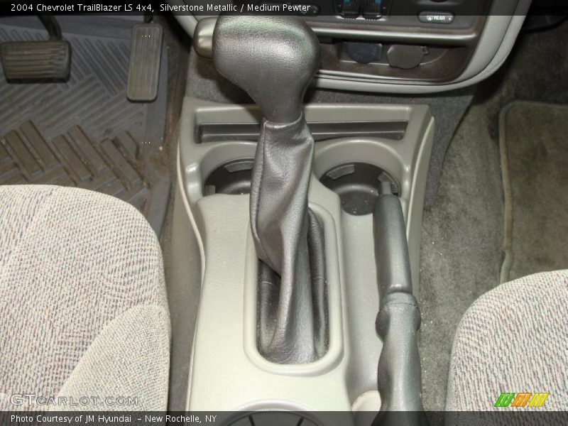 Silverstone Metallic / Medium Pewter 2004 Chevrolet TrailBlazer LS 4x4