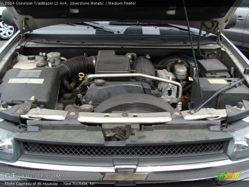 Silverstone Metallic / Medium Pewter 2004 Chevrolet TrailBlazer LS 4x4