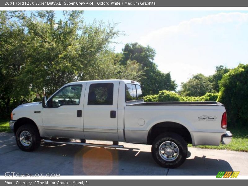 Oxford White / Medium Graphite 2001 Ford F250 Super Duty XLT Super Crew 4x4