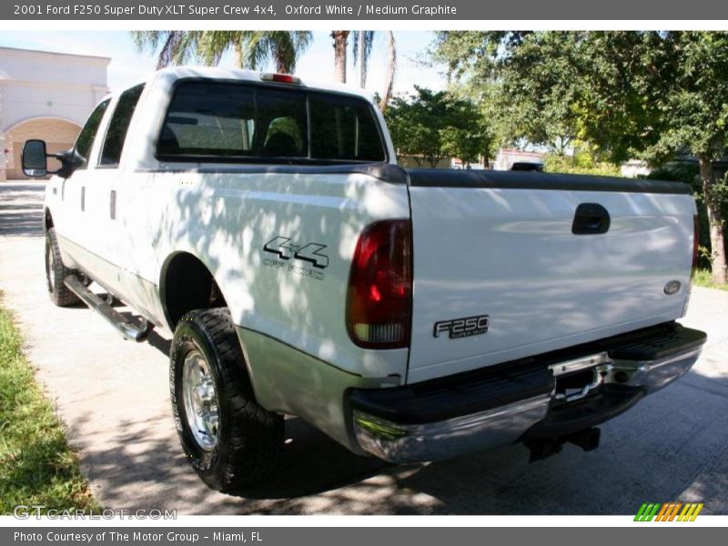 Oxford White / Medium Graphite 2001 Ford F250 Super Duty XLT Super Crew 4x4