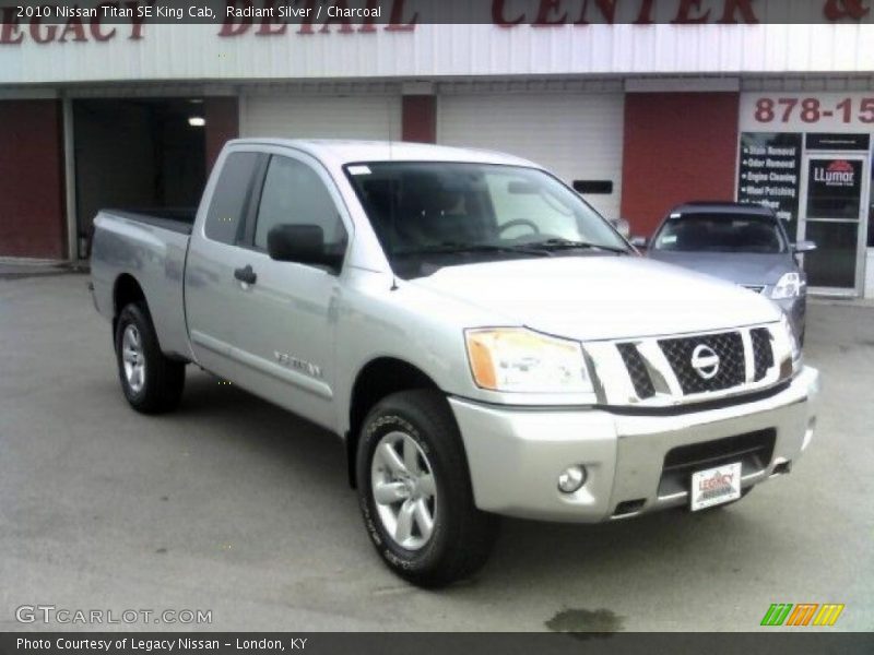 Radiant Silver / Charcoal 2010 Nissan Titan SE King Cab