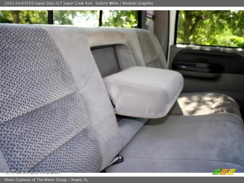 Oxford White / Medium Graphite 2001 Ford F250 Super Duty XLT Super Crew 4x4